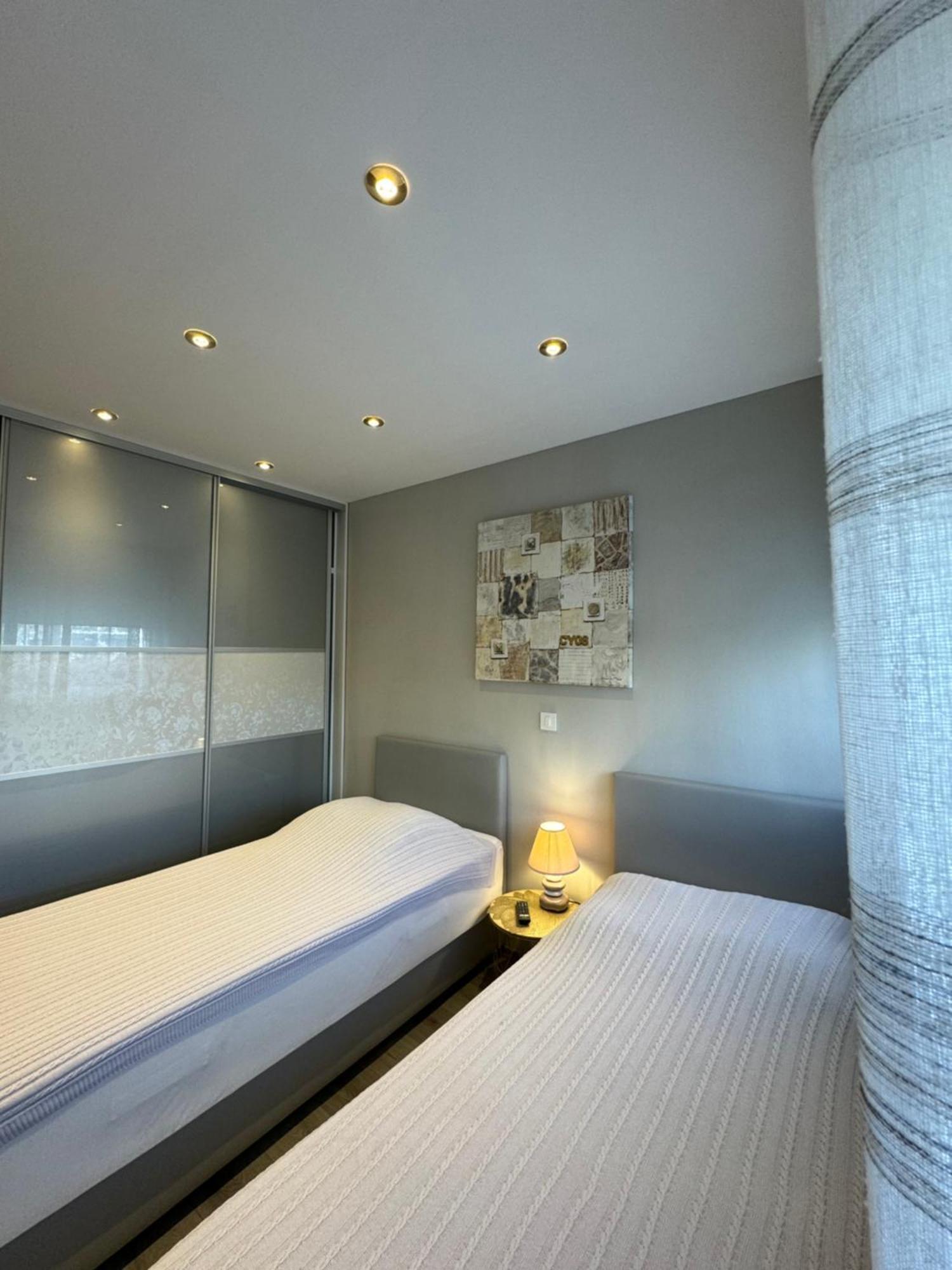 Apartment Astra With Private Parking Сплит Екстериор снимка