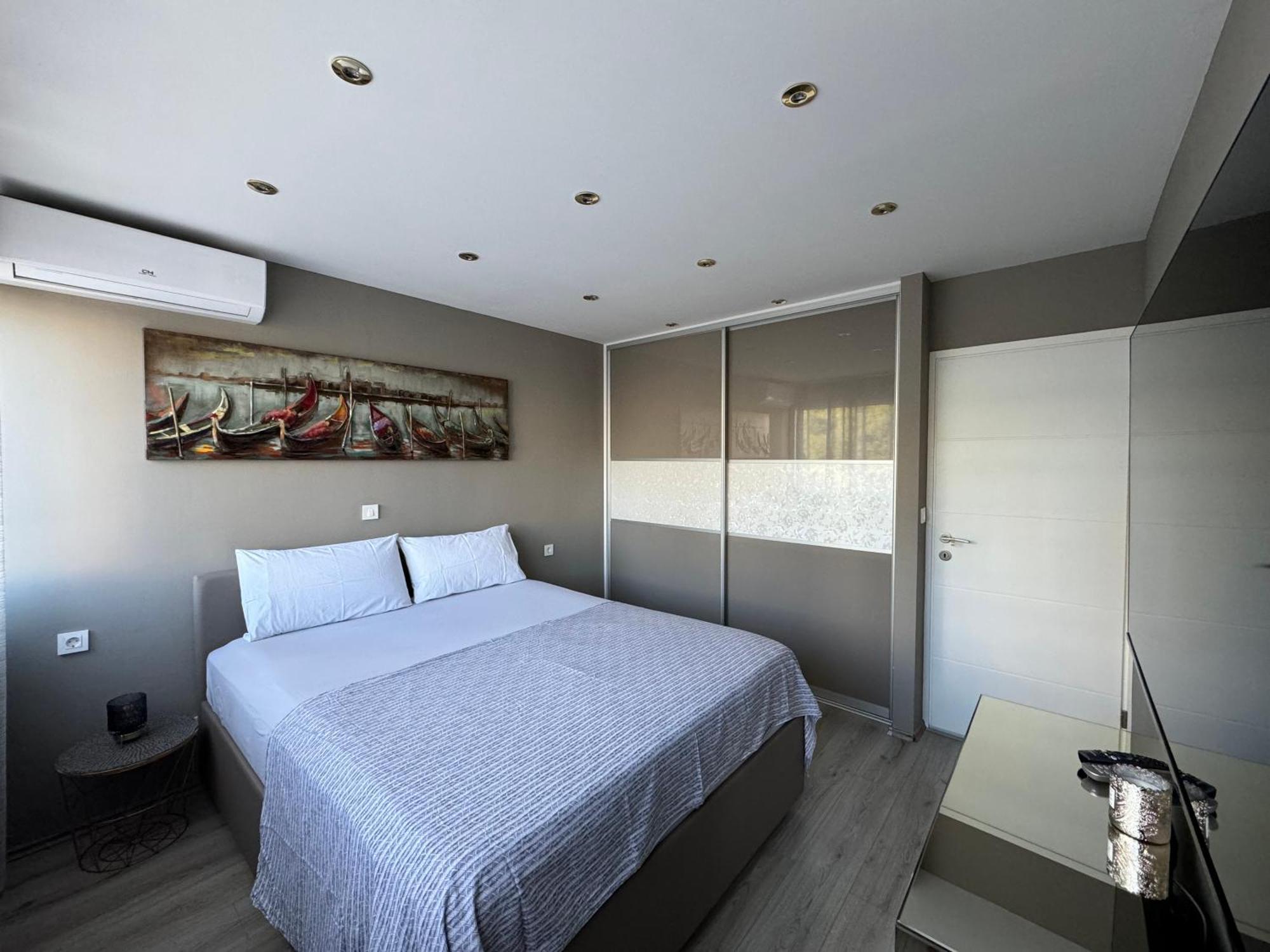 Apartment Astra With Private Parking Сплит Екстериор снимка
