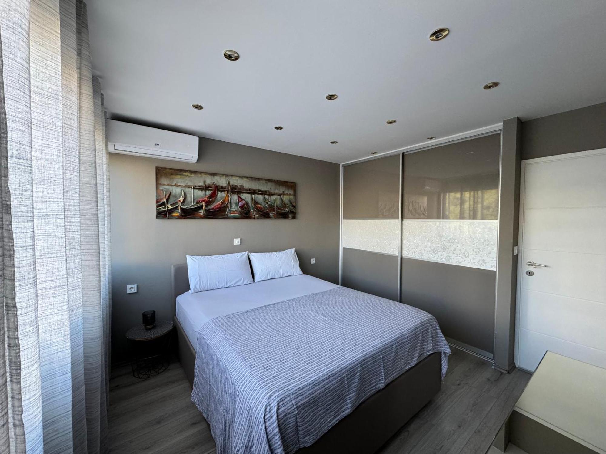 Apartment Astra With Private Parking Сплит Екстериор снимка