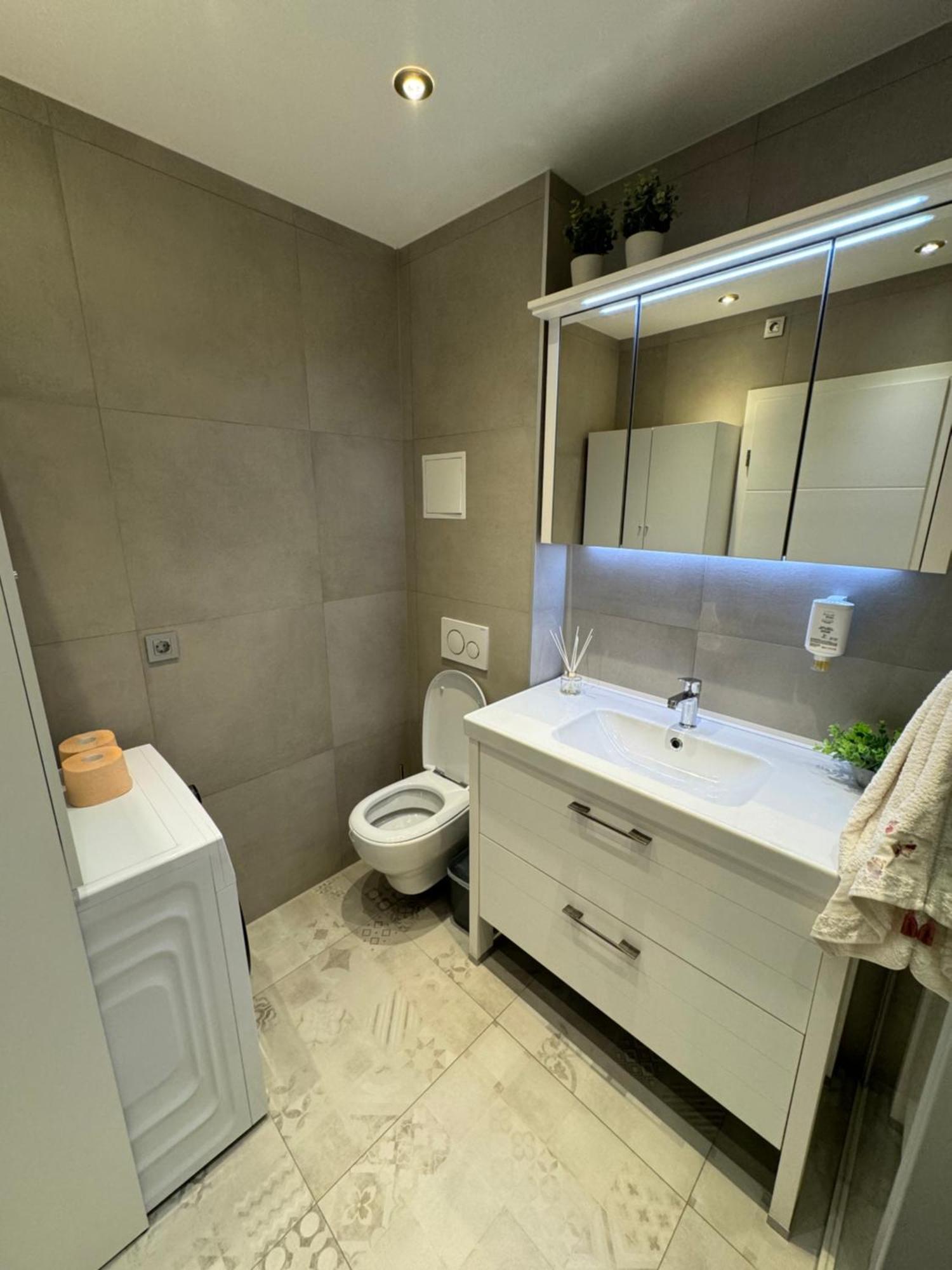 Apartment Astra With Private Parking Сплит Екстериор снимка