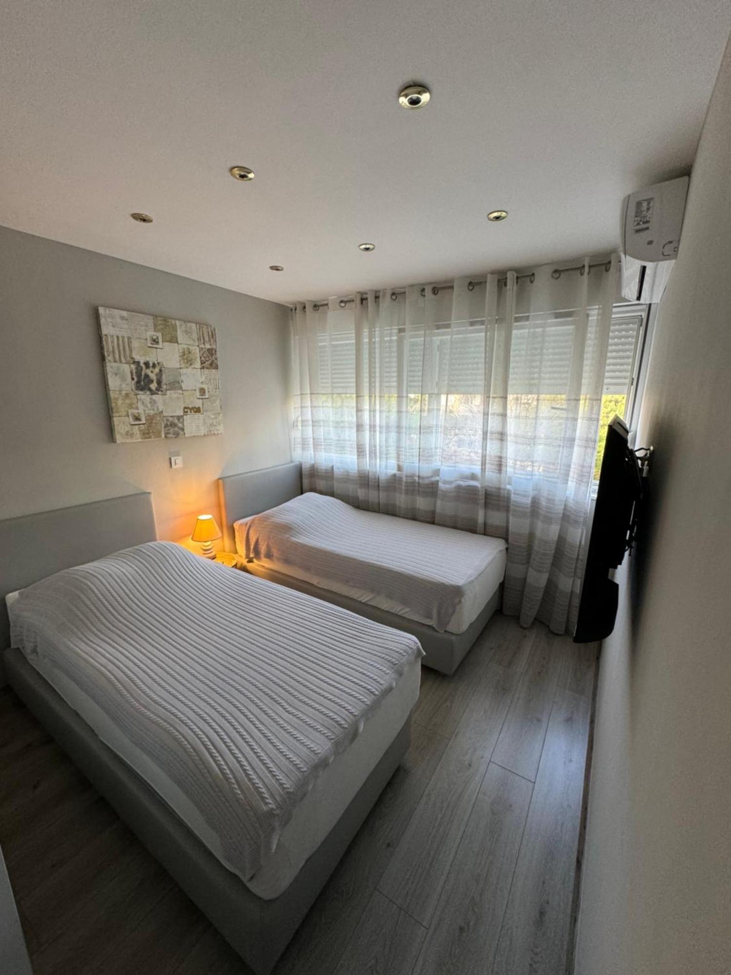 Apartment Astra With Private Parking Сплит Екстериор снимка