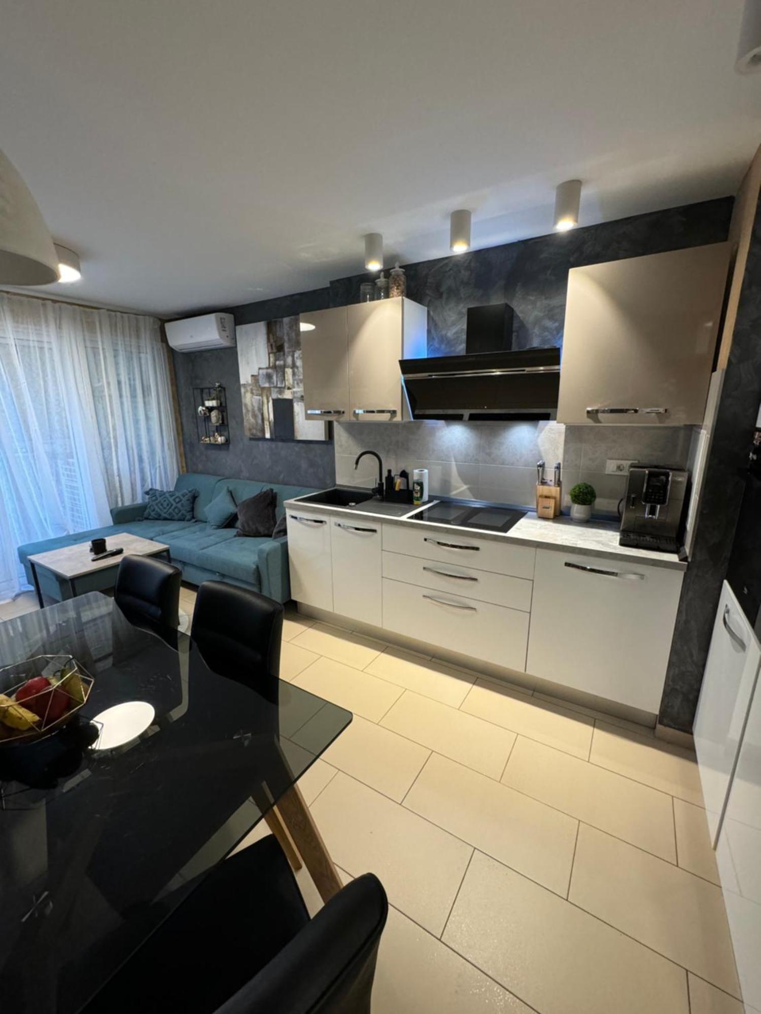 Apartment Astra With Private Parking Сплит Екстериор снимка